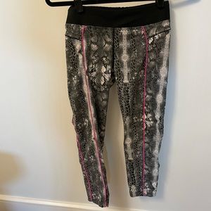 Bebe Black Grey White Pink Snake Print Workout 3/4 Leggings